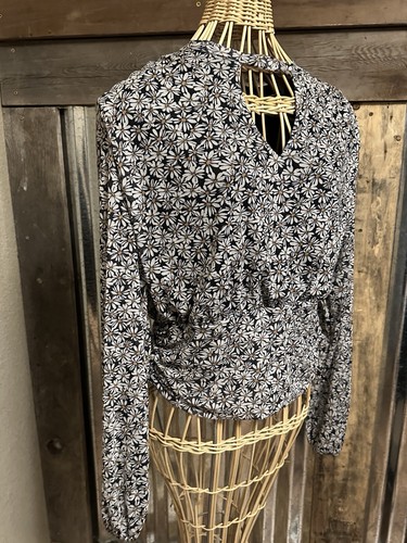 Willow & Root Juniors Large Floral Blouse Fitted Waist Key Hole Romantic Cottage - Imagen 3 de 21