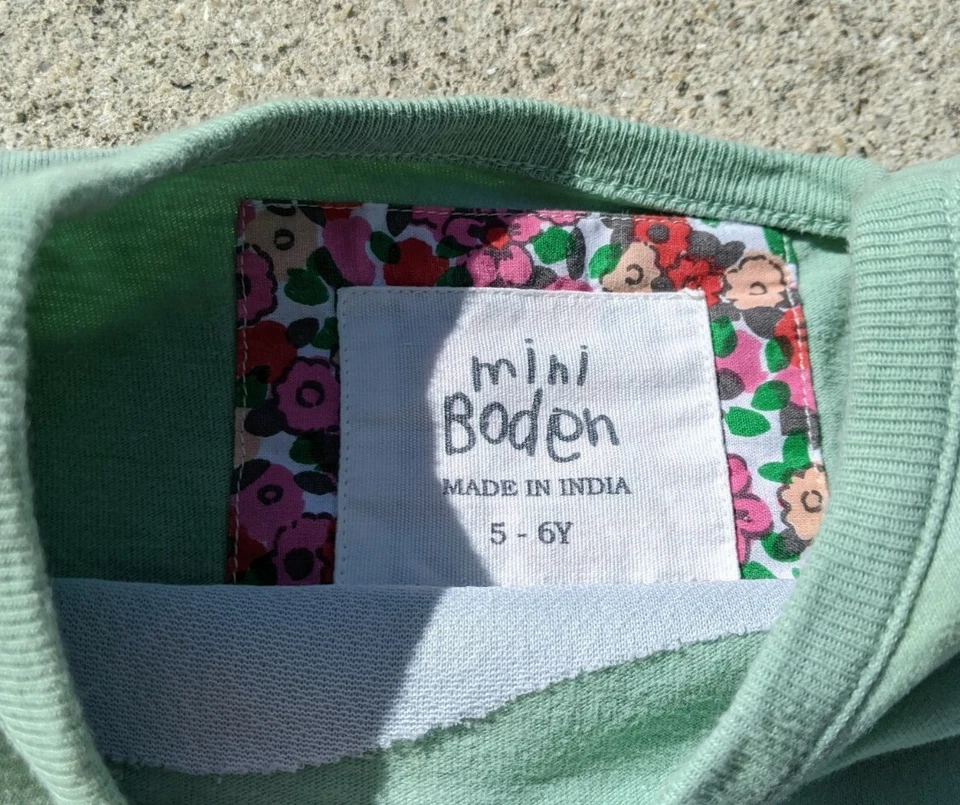 Conjunto de pantalones de pana púrpura camisa apliques gráficos pájaros MINI BODEN talla 5 Foto 3 de 4