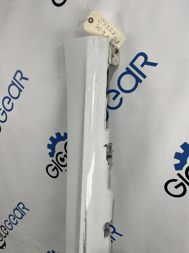 Moldura de panel basculante lateral del pasajero cebado OEM 95262406 CHEVROLET SPARK EV Foto 4 de 4