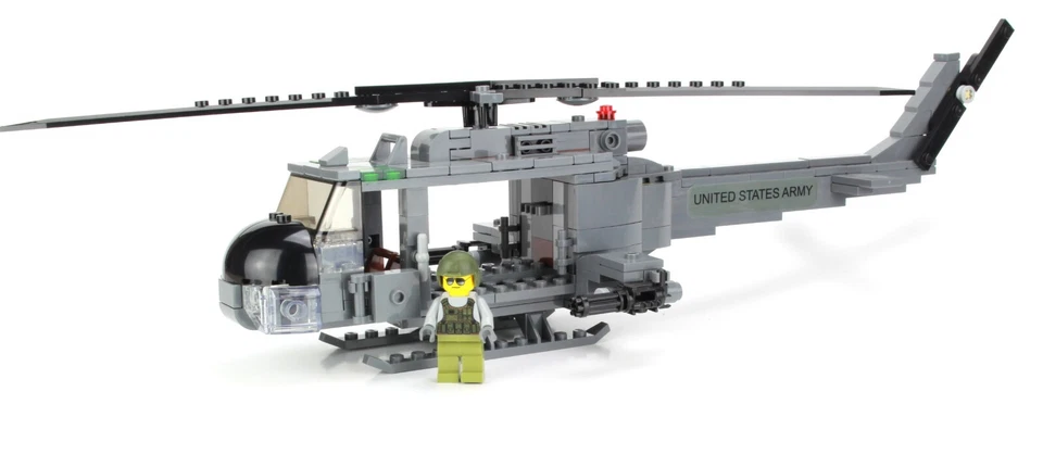 Custom Army UH-1 Gunship Helicopter made with real LEGO® bricks Vietnam - Image 3 of 4