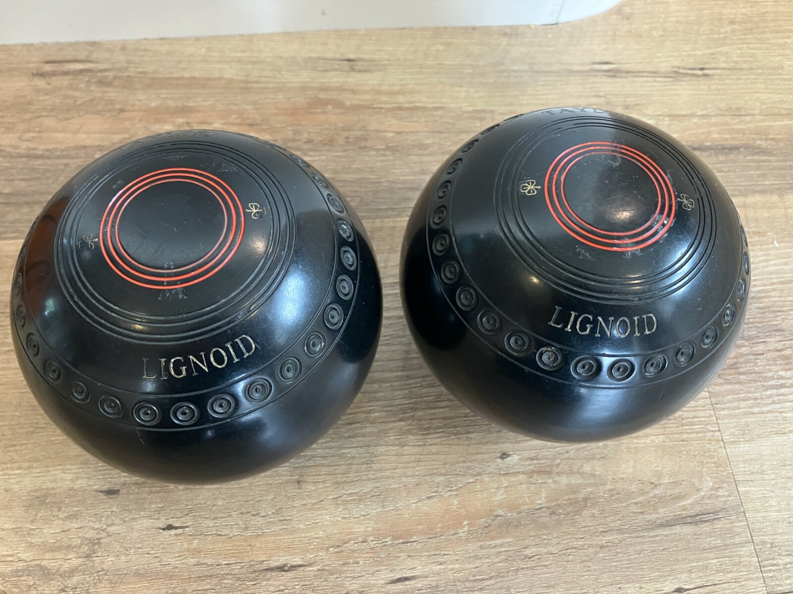 Thomas Taylor Lignoid Flat Green Lawn Bowls Size 4 With Carry Case Bag