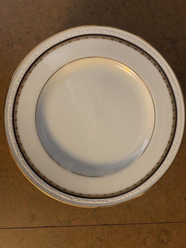 7 New Noritake China Salad Dessert Plates 4062 White Scapes Newburg Gold & Black