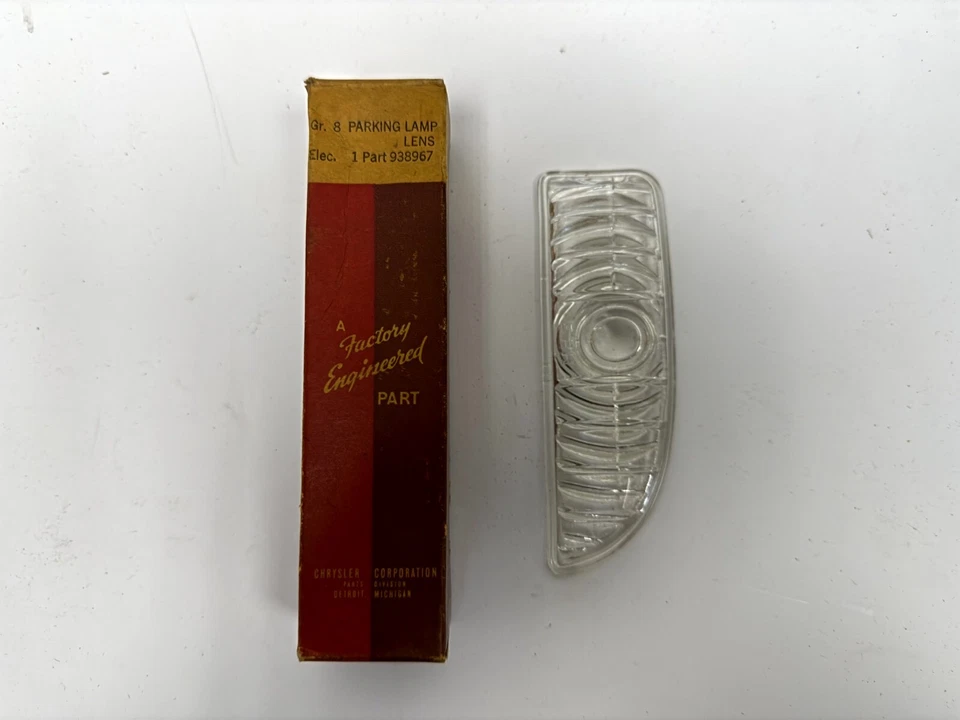 1942 年普利茅斯 P-14C 特别豪华左侧停车灯镜头 938967 NOS。 — 第 3/4 张图片