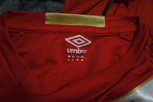 NEU Umbro Peru Herren Fußball Trikot Medium rot Nationalmannschaft FPF s33 - Bild 5 von 7