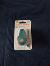 Fiskars 126800 Lia Griffith Flower Center Lever Punch