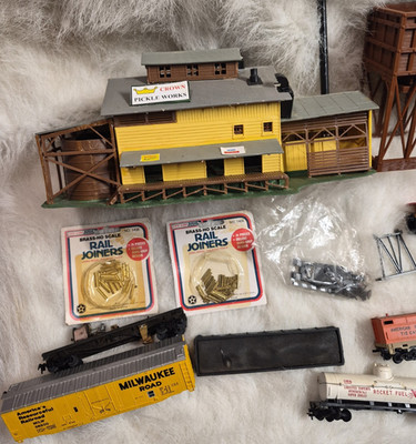 Life-Like Trains HO Scale Mixed Lot Buildings, Box Car, Freight Car, Accessories