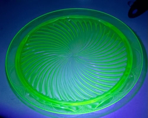 Vintage Anchor Hocking Uranium Glass Spiral Optic Pattern Footed Cake Plate 10"