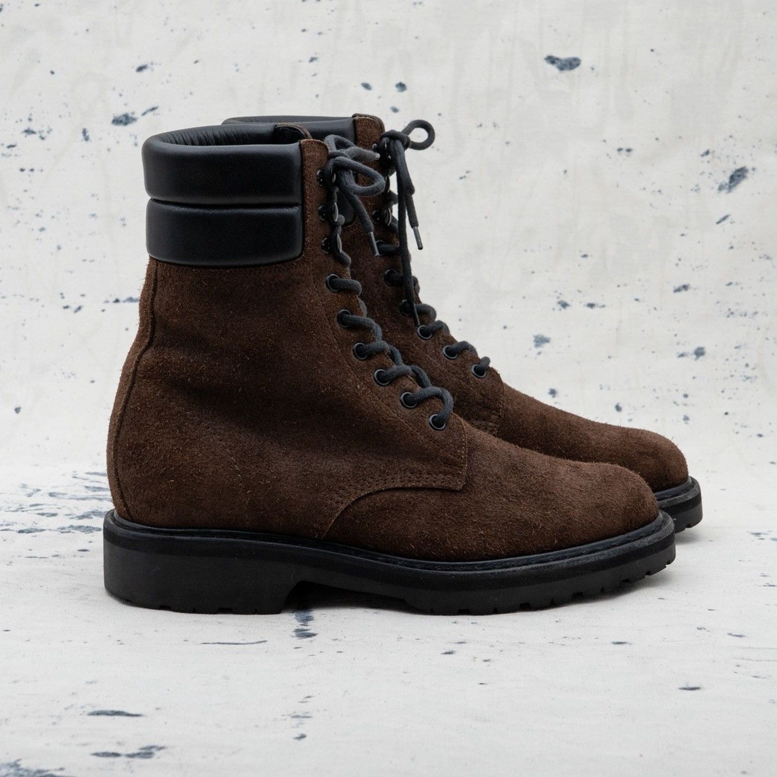 Stivali da combattimento iconici saint laurent paris in pelle scamosciata marrone