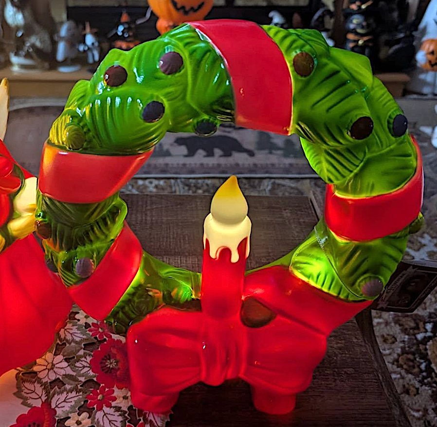 Mr. Christmas Lighted 12” Christmas Wreath w/Candle Blow Mold