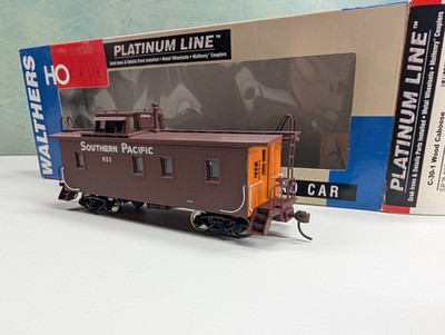 Walthers 932-7613 HO Scale C-30-1 Wood Caboose Southern Pacific