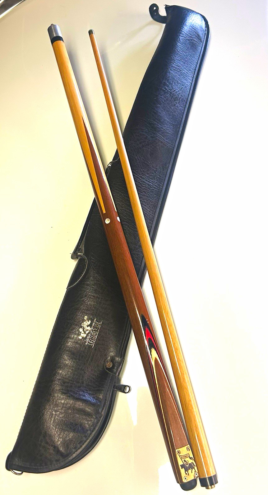 WINMAU FULL SIZE SNOOKER CUE IN SOFT CARRY CASE