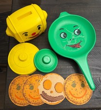 Vintage 1968 Empire Plastic Kitchen Toy Lot Skillet, Toaster, 2 Lids extras