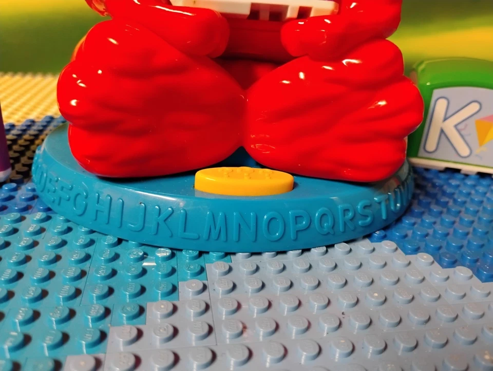 芝麻街 Elmo 查找和学习字母组合全套孩之宝 2010  — 第 2/4 张图片