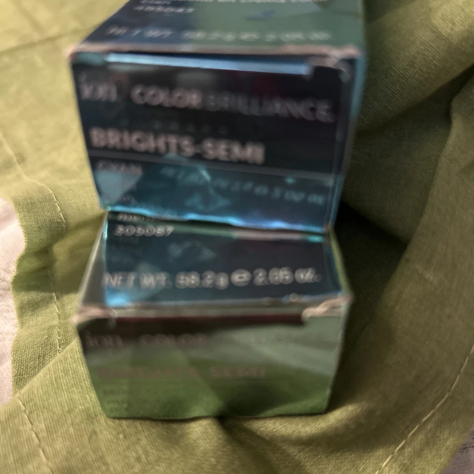 Crema de color de cabello semipermanente cian y menta Ion Color Brilliance 2 cajas 2,05z Foto 3 de 4