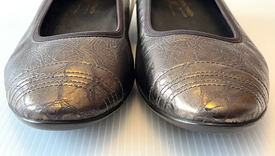 Donald J Pliner "Hideyo" Oro Oscuro Cuero agrietado Sin cordones Planos Talla 8.5 EE. UU. Foto 3 de 4