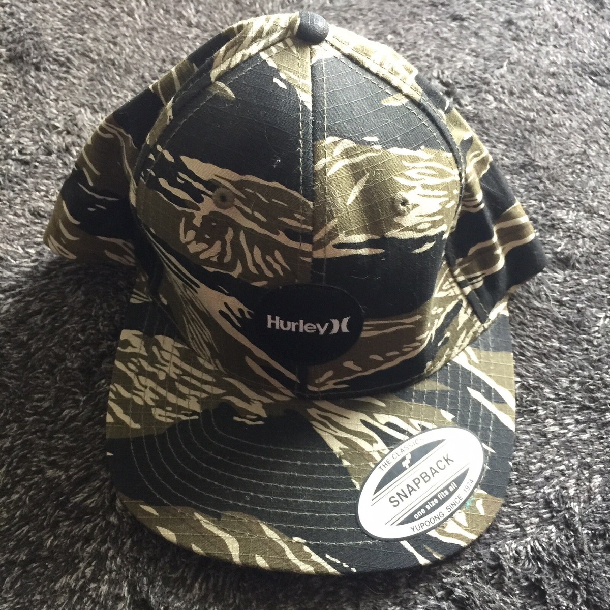 hurley nike dri fit snapback