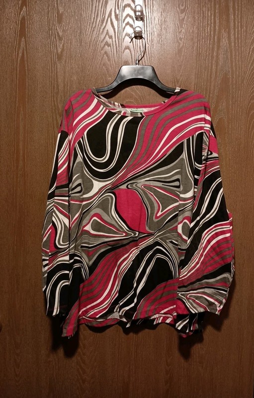 Sara Morgan Top 4X Abstract Stretch Long Sleeves Pullover