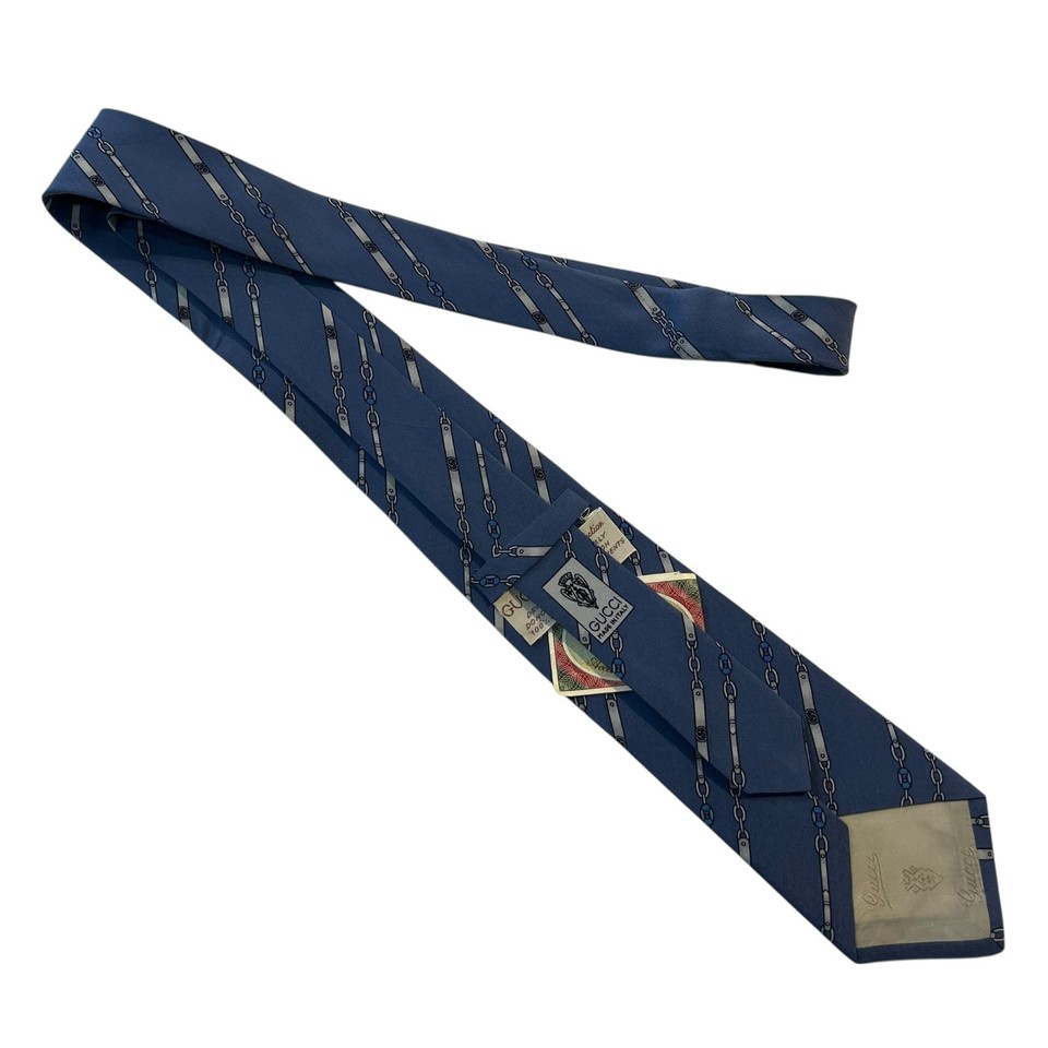 Vintage Gucci GG chain-link pattern silk tie from Italy — subtle flex for someone who knows their heritage menswear.