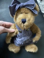 Boyds Bears Archive Collection Sally Quignappel and Annie W/ TAG NO ANNIE