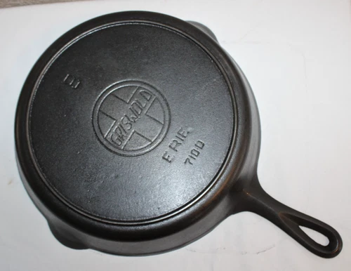Griswold #9 Cast Iron Skillet 710D Slant Logo ERIE Double Pour Spout Heat Ring