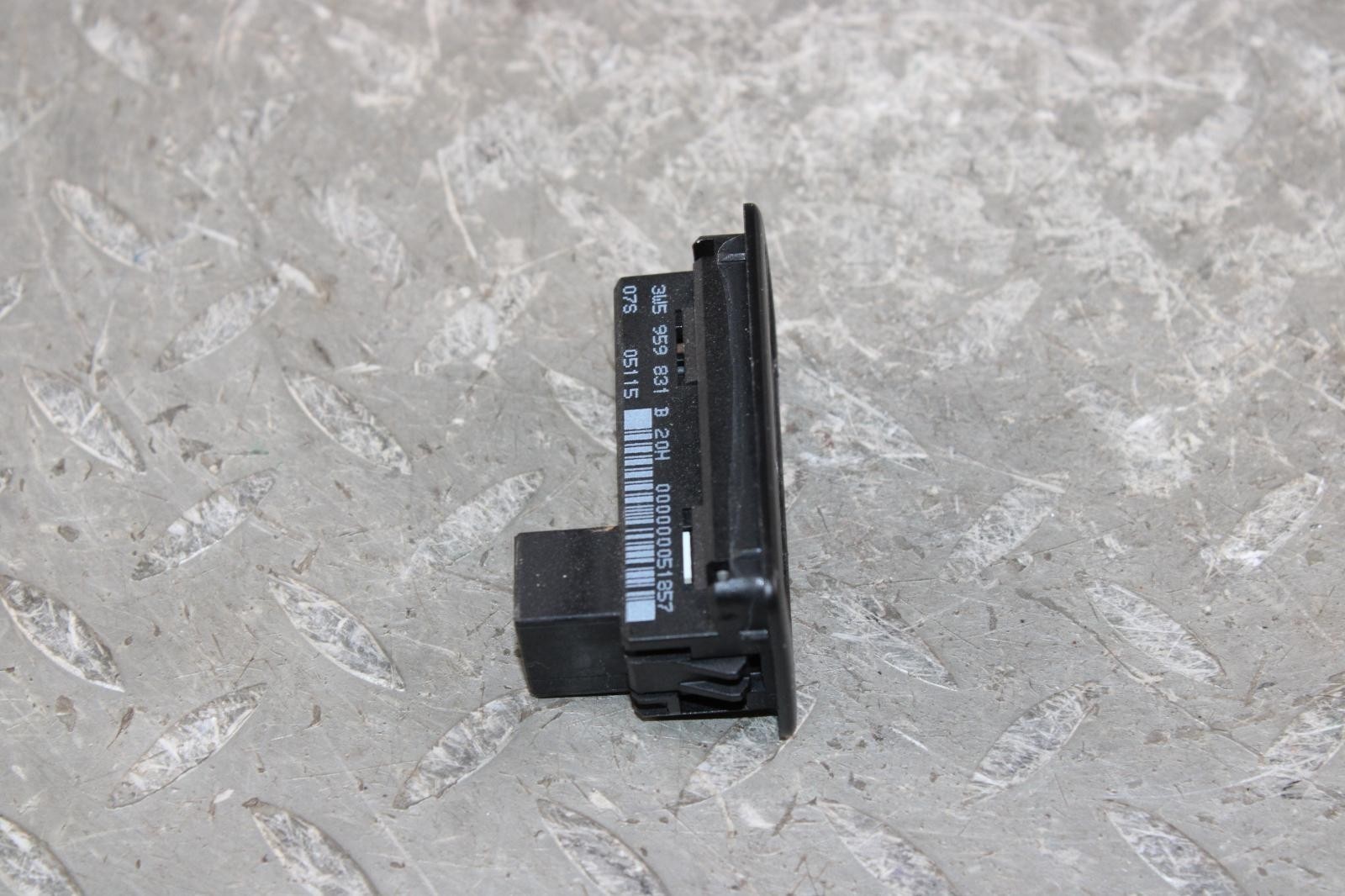 Bentley Flying Spur 2013-2018 Rear Button Black