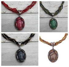 Halskette,Collier,Modekette,mehrreihig,gedreht,ovales Amulett,Modestein Farbwahl