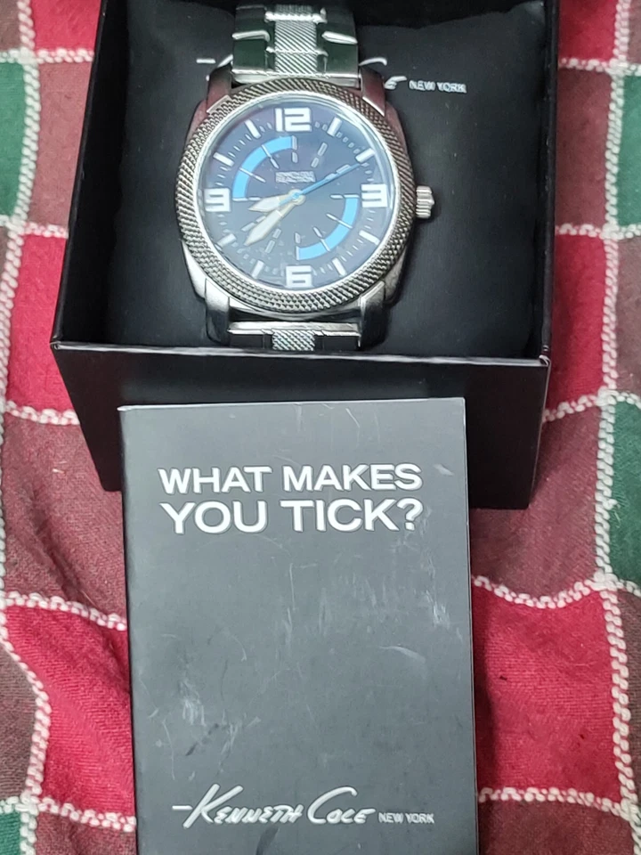 Reloj Hombre Hecho Por Kenneth Cole Reaction Tono Plateado S/Acero 45mm Azul... Foto 3 de 4