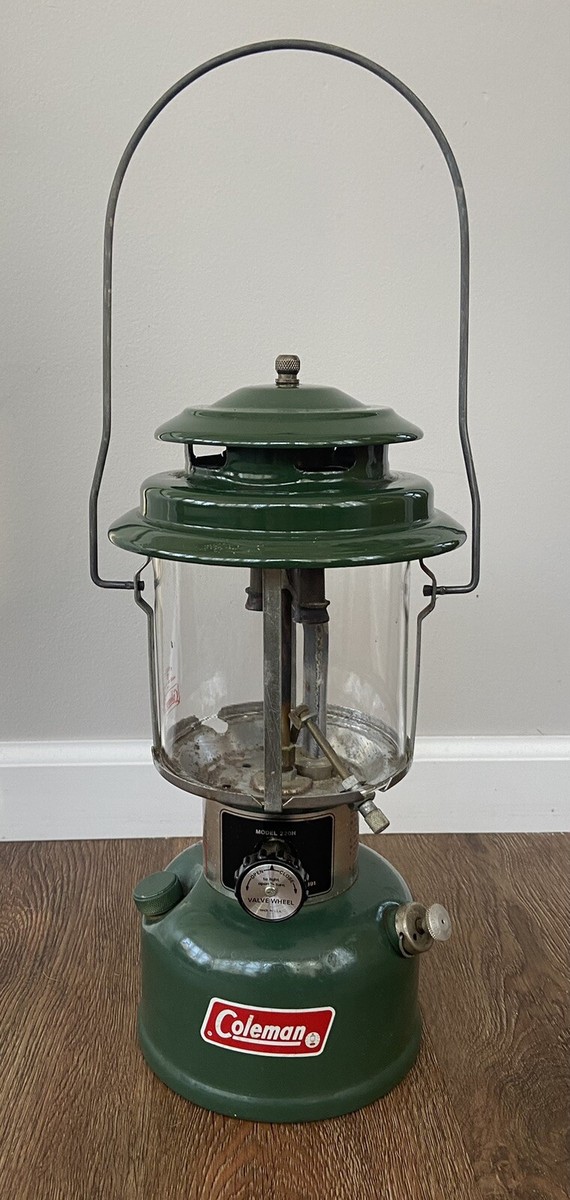 Vintage 1973 Coleman Lantern Model 220H 2 Mantle W/ Striker Vintage 1973 Coleman Lantern Model 220H 2 Mantle W/ Striker