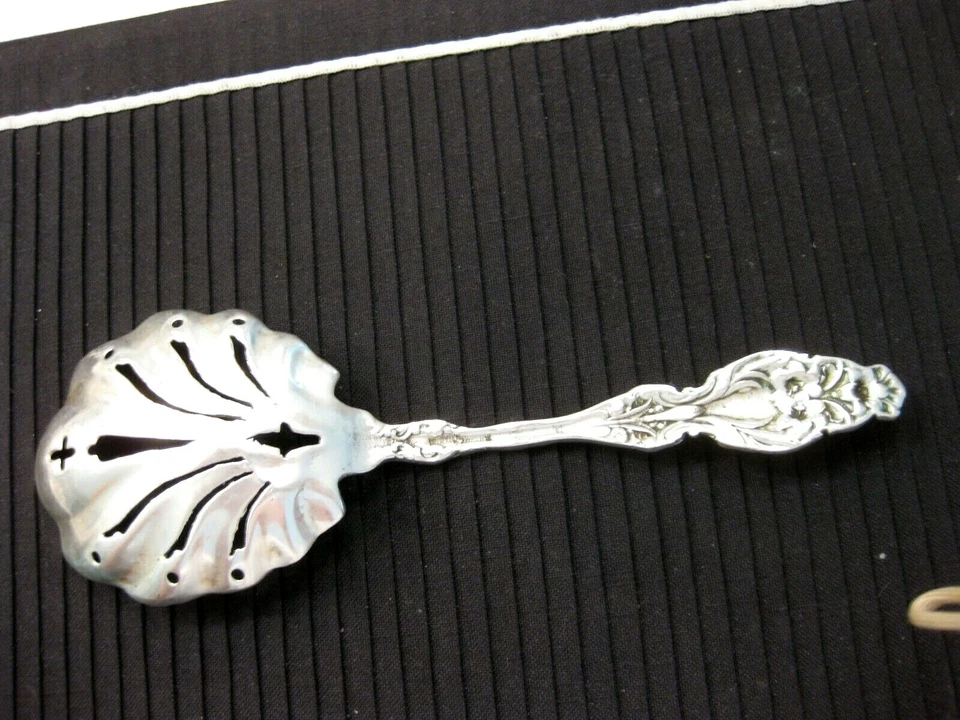 古董Silvercraft纯银9英寸穿孔勺礼来图案 — 第 3/4 张图片