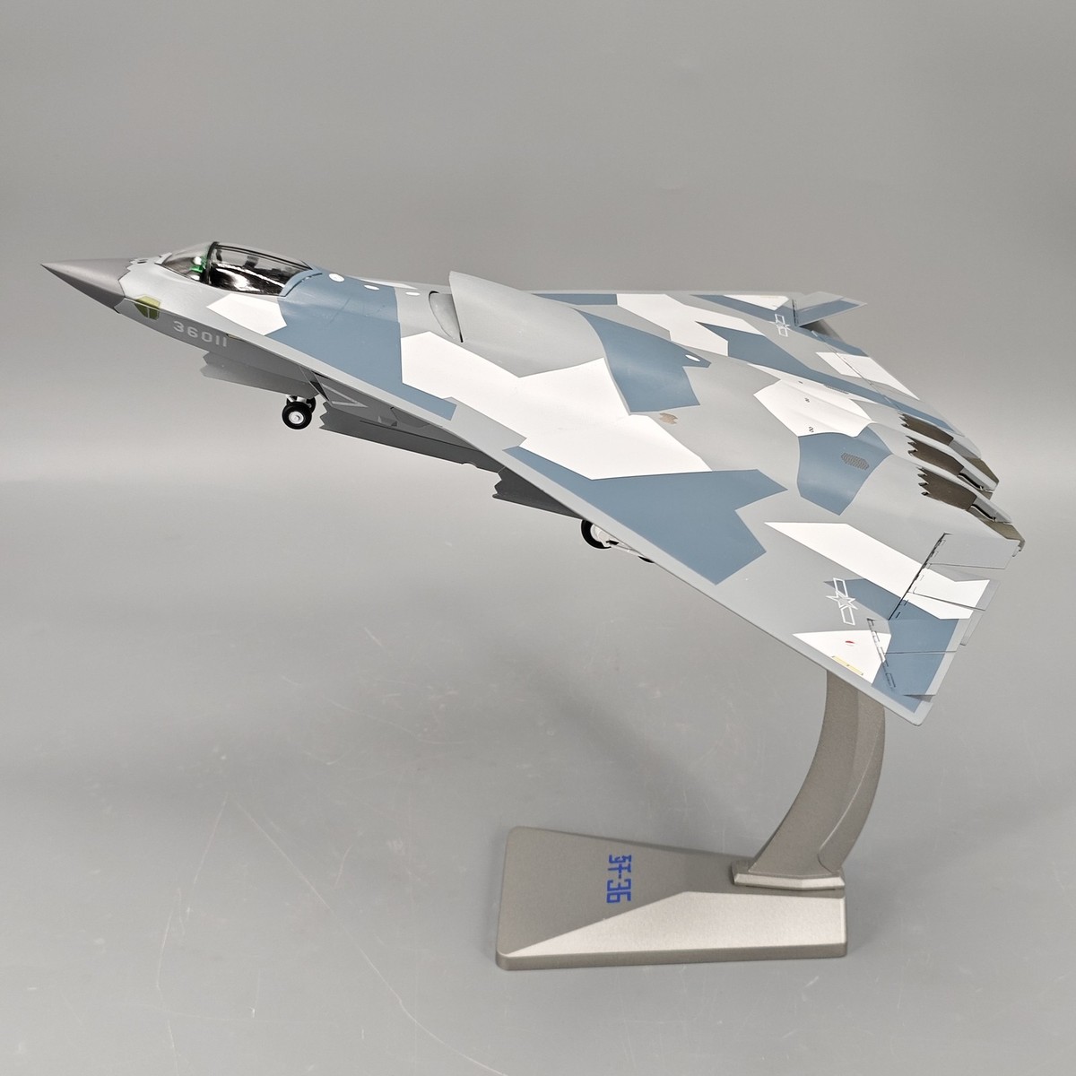 プラモデル完成機　1/72　STEALTH FIGHTER Amazon.co.jp: 1/72 完成品 for HOBBY MASTER Su-57 Stealth