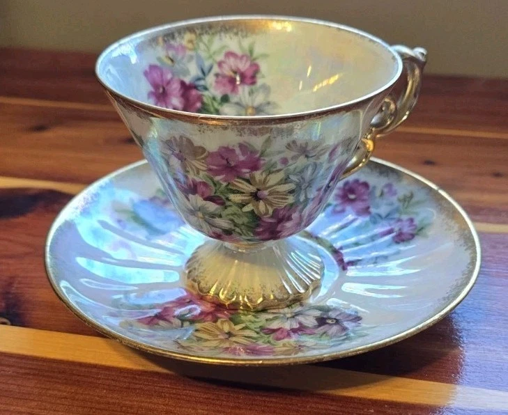 Iridescent Tea Cup In Antique Ceramic & Porcelain Cups & Saucers
