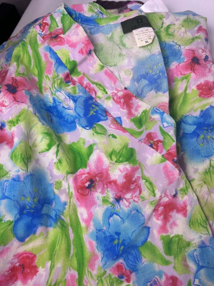 Lote de 12 Camisetas Médicas para Mujer - Tallas L/XL Varias Marcas Retro Floral algunas Vintage Foto 4 de 4