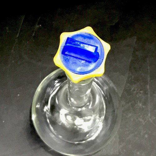 VWR Volumetric Glass Flask 1000 ml with Stopper Total of 2 Flasks - Picture 6 of 7