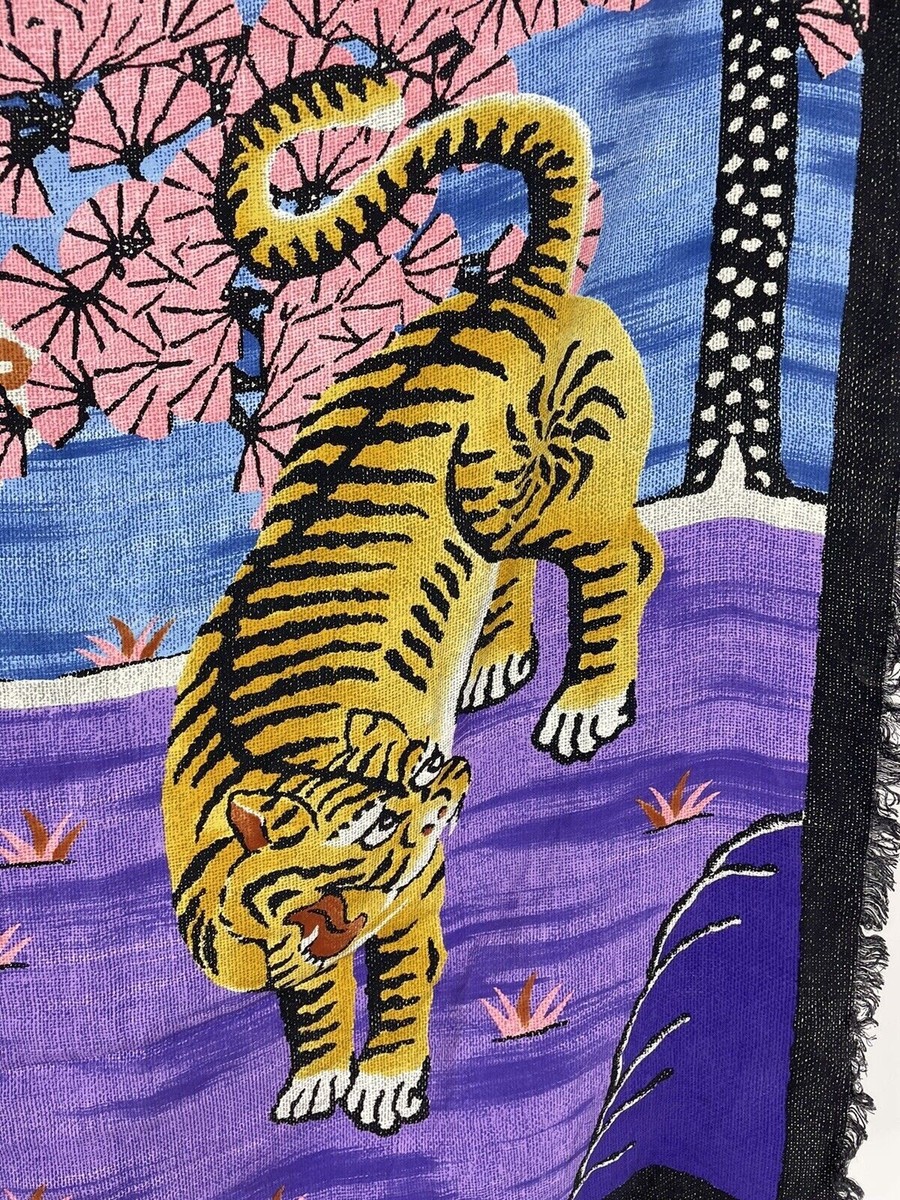 RARE GUCCI Bengal Tiger 100% Silk Scarf Shawl Wrap 35