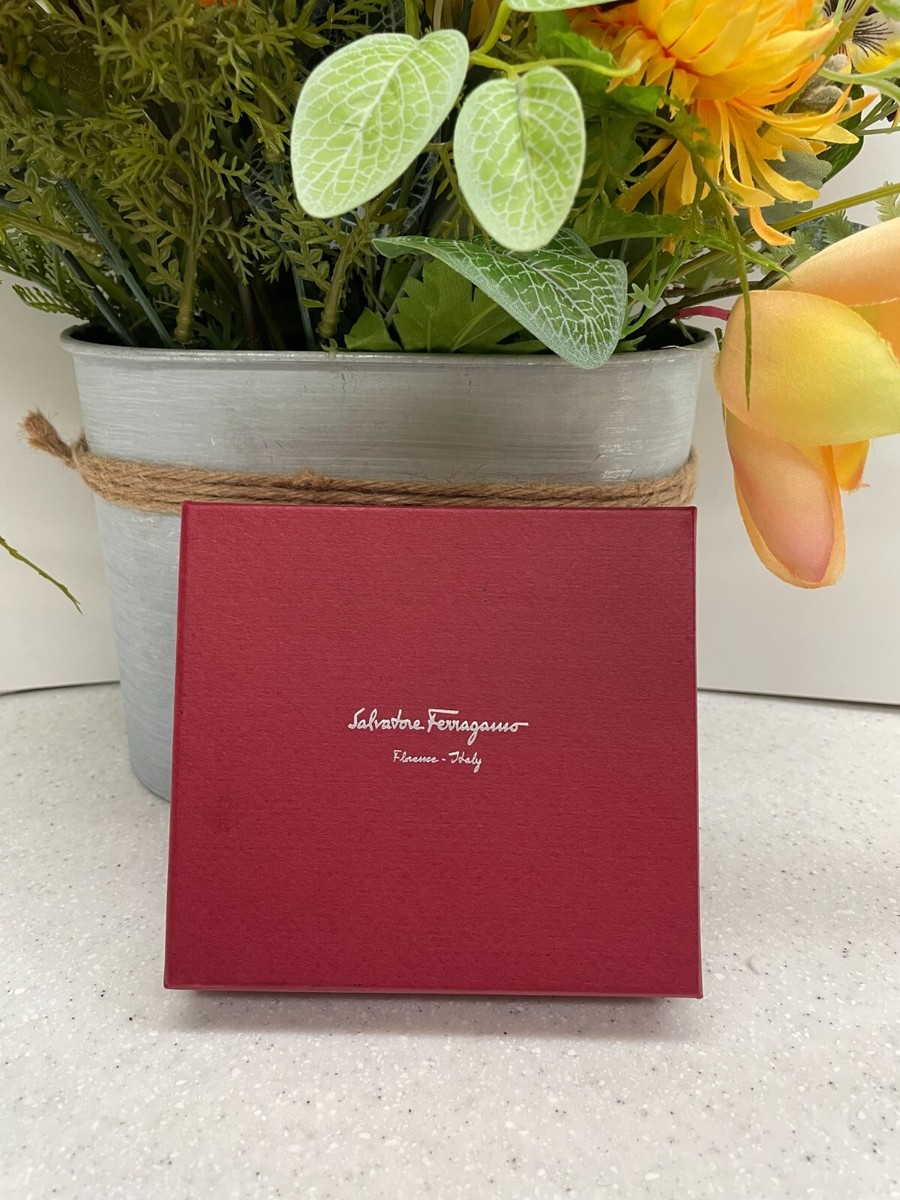 Salvatore Ferragamo ハート型ケース Salvatore Ferragamo Red Heart Saffiano Leather Hard Coin Purse | eBay