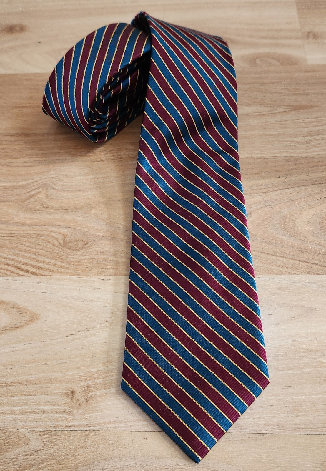 Lands End Vintage Neck Tie 100% Silk Blue Red Thin Stripe Made in USA. SPOTLESS