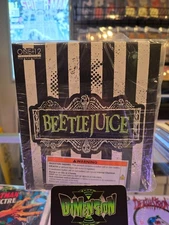 MEZCO ONE:12 BEETLEJUICE DELUXE EDITION ACTION FIGURE