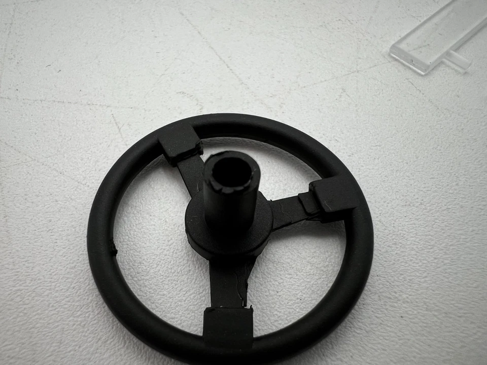 GMP - 1:12 SCALE - STEERING WHEEL & 2 WIND DEFLECTORS - Image 2 of 4