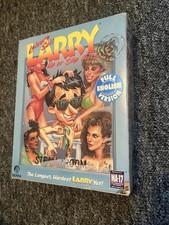 Traje de ocio Larry 6 sala de vapor moldeada o deslizable – DOS 3,5″ VGA caja grande
