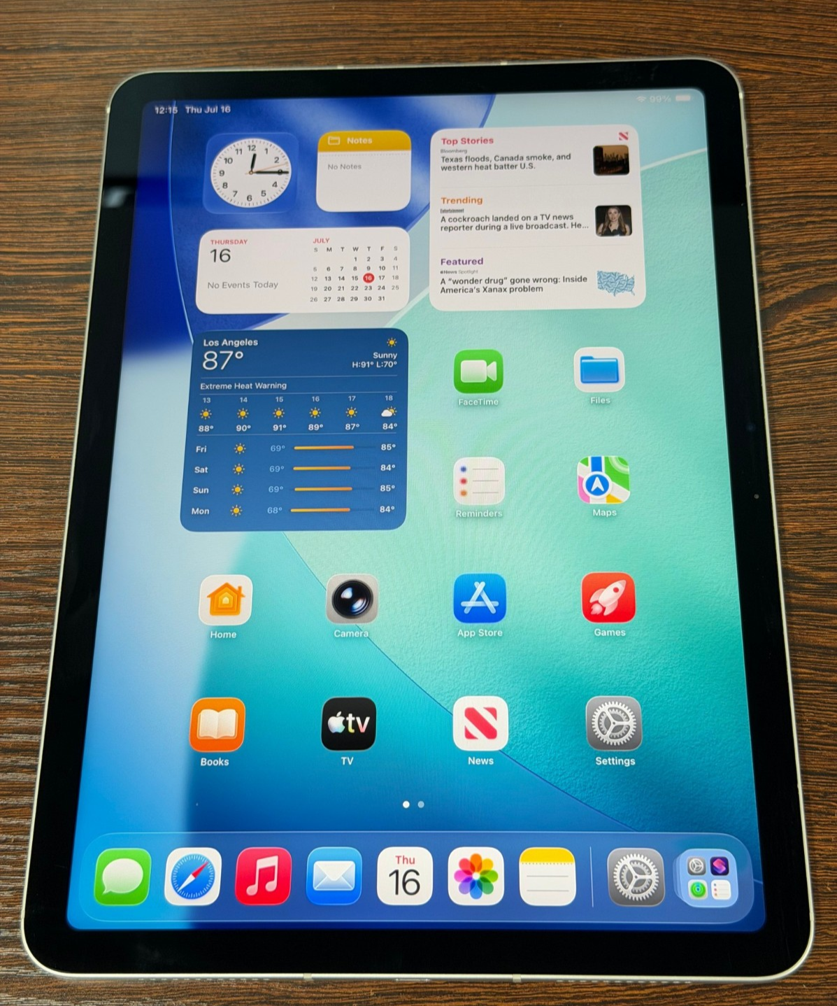 Apple iPad Air 11-inch (M2) A2903 256 GB, Wi-Fi + 5G 11 in - Starlight Excellent