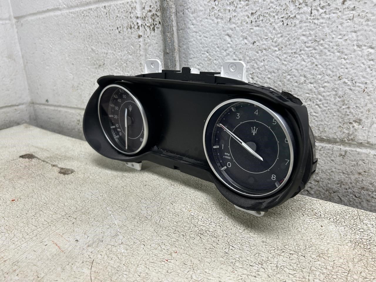 Maserati Levante 2022 Instrument cluster P/N 670153990