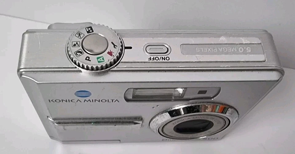 Konica Minolta DiMAGE E500 5.0MP Digital Camera - Silver, No Image Faulty (A548) - Image 3 of 4