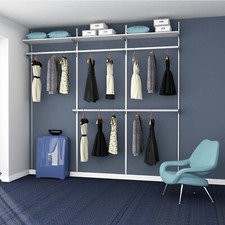 Cabina armadio su misura completa con ripiani e tubi.Guardaroba.Camera Letto