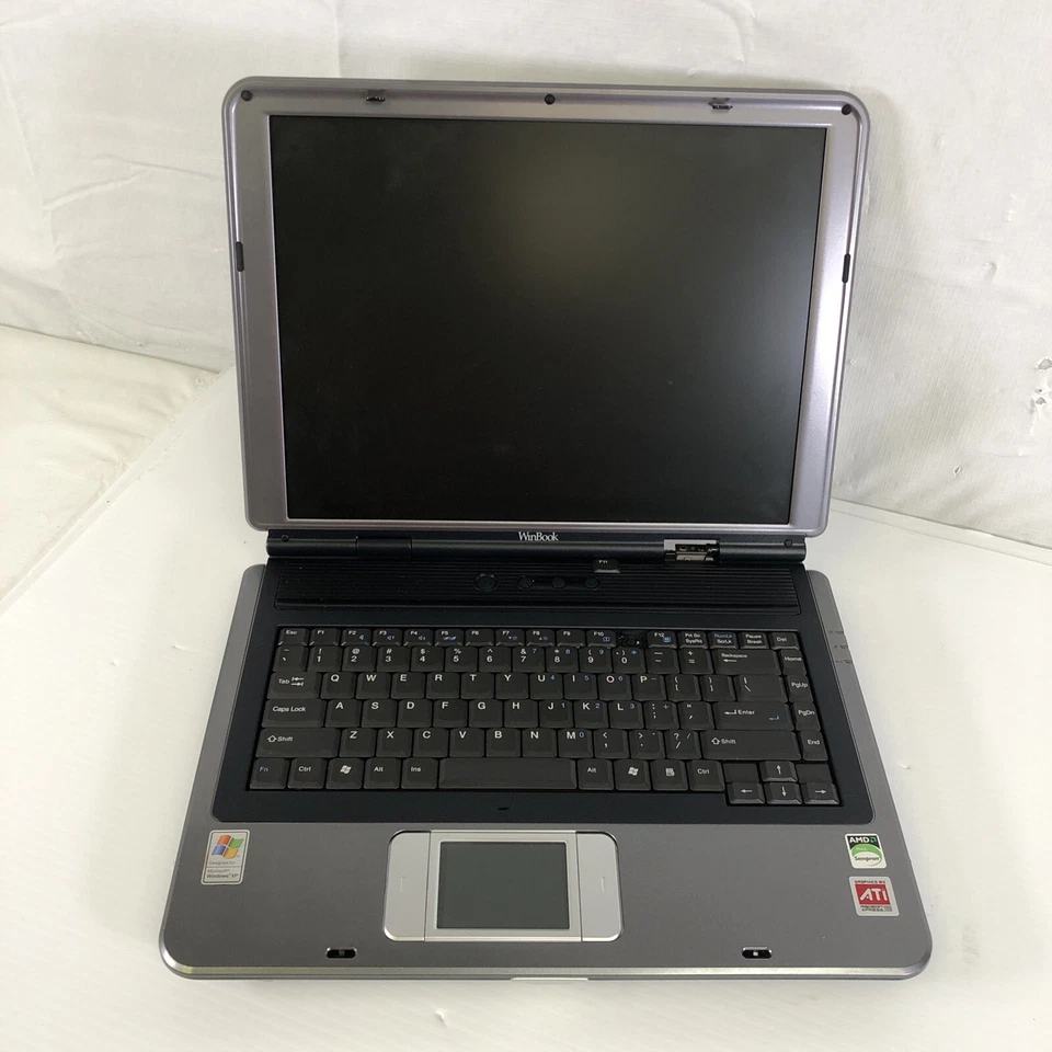 Laptop Winbook 331 15.4" AMD Sempron 2800t @1.6MHz 128 MB 40 GB HDD Windows XP Foto 2 de 4