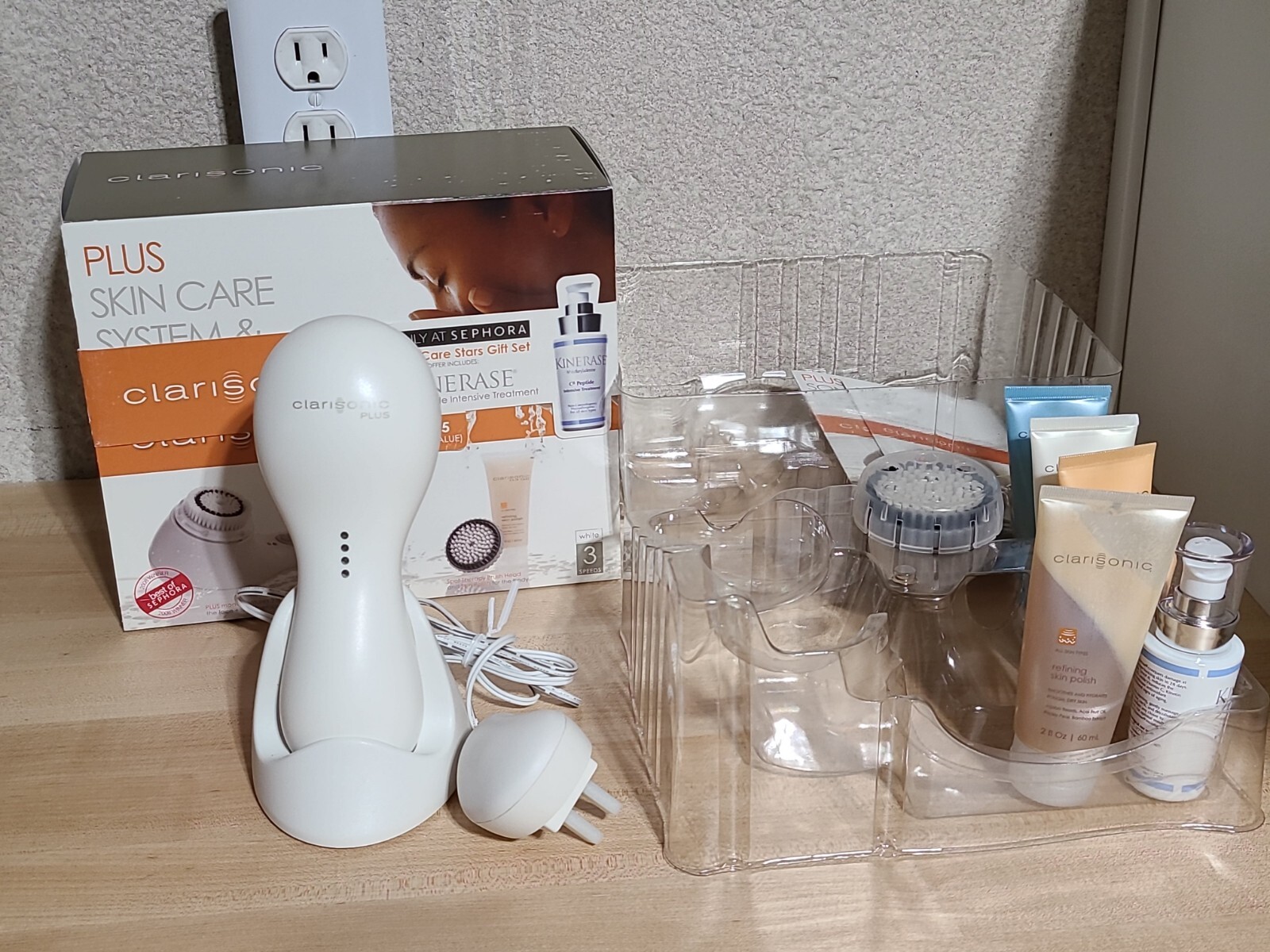 CLARISONIC PLUS Sonic Rechargable Skin Cleansing Cleanser System *DEAD