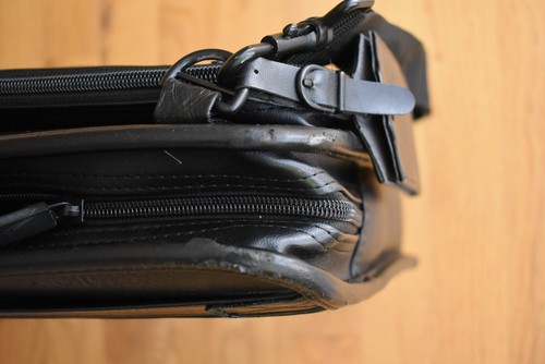 IBM Thinkpad Estuche de Transporte Bolso Mensajero Negro Cuero Texturizado Sintético - Imagen 19 de 20