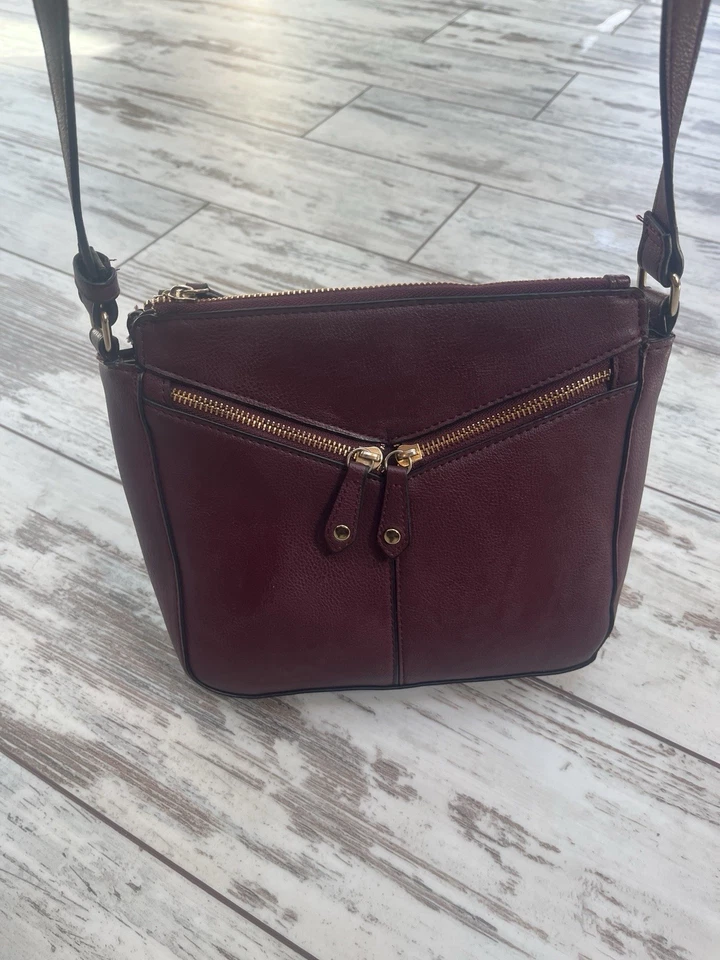 Bolso Bandolera Kelly & Katie Borgoña - Cuero Sintético con Herrajes Dorados Foto 2 de 4