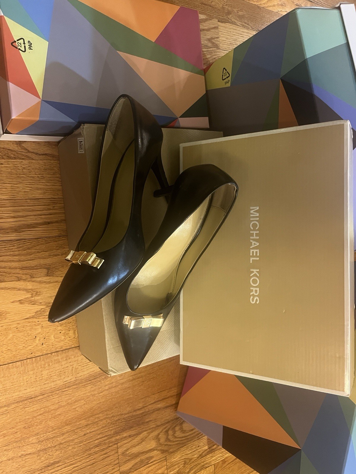 Michael Kors Black Leather Bow Pointed Toe Stiletto Pumps for Women thumbnail 4