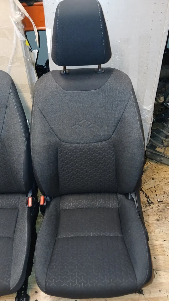 TOYOTA YARIS CROSS 2023 SEATS - Image 3 of 4