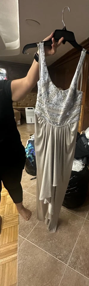 Vestido Mignon Plateado Champagne Talla 2 Cintura Reunida Baile de graduación Alfombra Roja Gala Elegante Foto 3 de 4